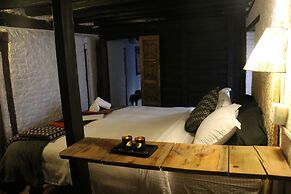 Hira Guest House