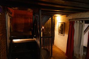 Hira Guest House