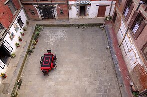 Hira Guest House