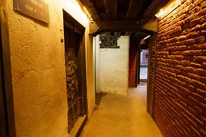 Hira Guest House