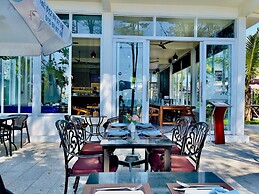 Sea Breeze Resort