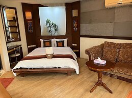 Ming-Jun Holiday Inn