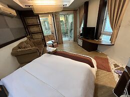 Ming-Jun Holiday Inn