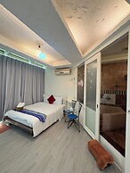 Ming-Jun Holiday Inn