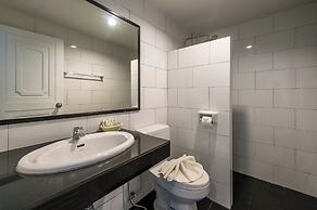 Tiya House Rooms & Cafe