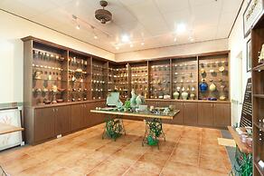 Family Pottery B&B