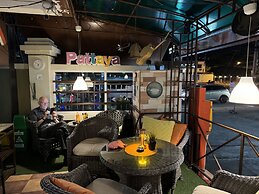 Aromdee Apartment