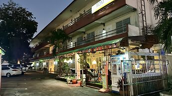 Aromdee Apartment