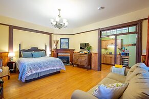 Victoria Falls House Inn