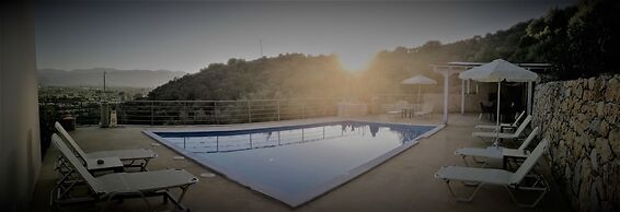 Aksos suites Accessible Accommodation