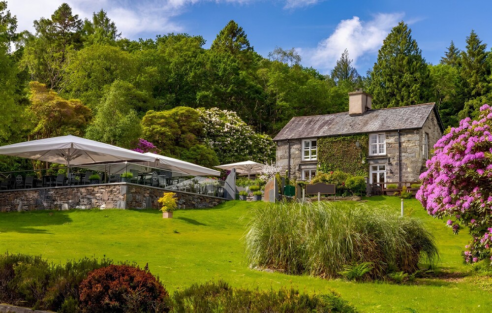 Aberdunant Hall