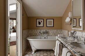 Saint James Paris - Relais & Chateaux