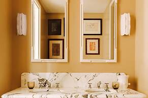 Saint James Paris - Relais & Chateaux