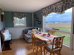 Greenwich Moonlight Bay Cottage