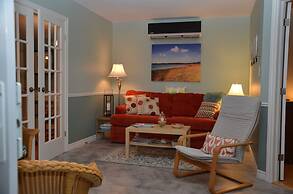 Greenwich Moonlight Bay Cottage