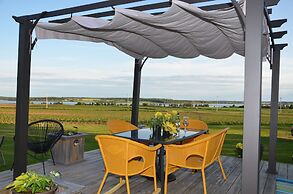 Greenwich Moonlight Bay Cottage