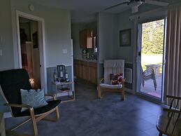 Greenwich Moonlight Bay Cottage