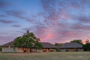 Chrislin African Lodge