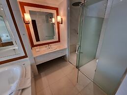 Pine Grove Hotel