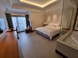Pine Grove Hotel