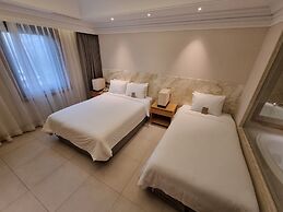 Pine Grove Hotel