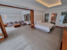 Pine Grove Hotel