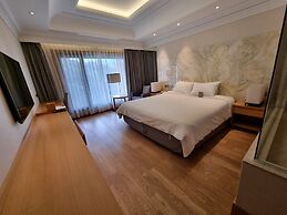 Pine Grove Hotel