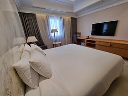 Pine Grove Hotel