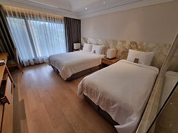 Pine Grove Hotel