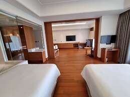 Pine Grove Hotel