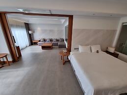Pine Grove Hotel