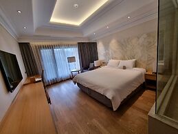 Pine Grove Hotel