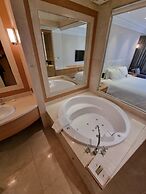 Pine Grove Hotel