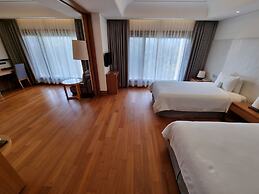 Pine Grove Hotel