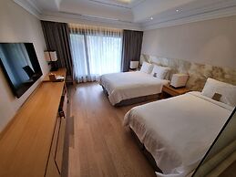 Pine Grove Hotel