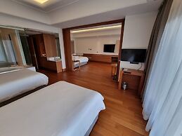 Pine Grove Hotel
