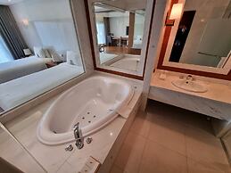 Pine Grove Hotel