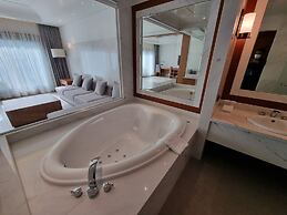 Pine Grove Hotel