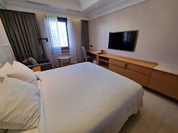Pine Grove Hotel