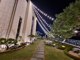 Pine Grove Hotel