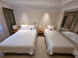 Pine Grove Hotel