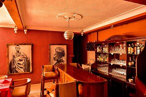 Cari Hotel
