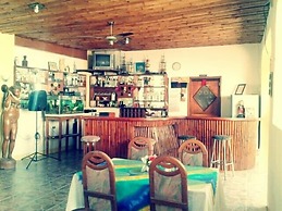 Lapu Lapu Cottages and Restaurant
