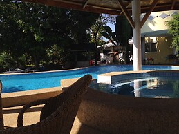 Lapu Lapu Cottages and Restaurant