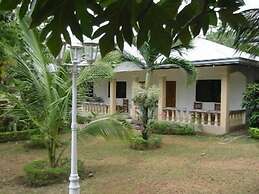 Lapu Lapu Cottages and Restaurant