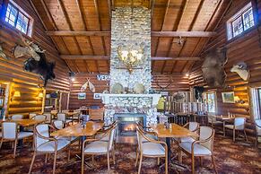 Kootenay Park Lodge