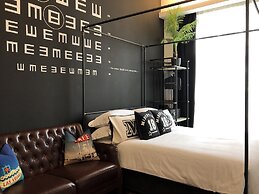 M Boutique Station 18