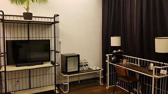 M Boutique Station 18