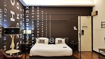 M Boutique Station 18