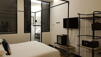 M Boutique Station 18